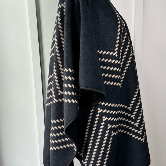 IKE BEHAR Black Striped Poncho Open Front Shawl Sweater Cape Women One Size Chic - Picture 3 of 7